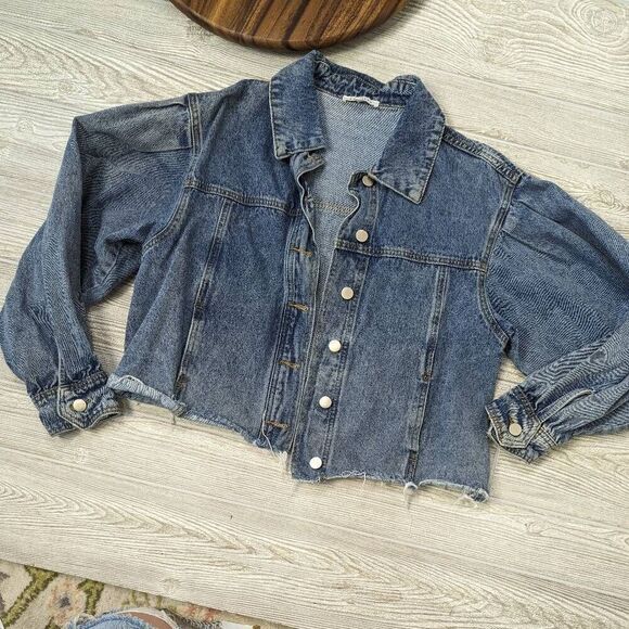 Baevely Womens Medium Cut Off Cropped Denim Jacket Blue Button Front Raw Hem - Picture 1 of 10